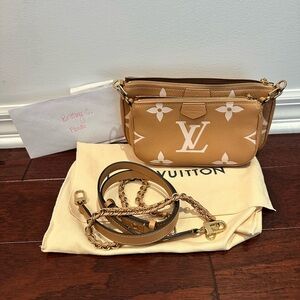 Louis Vuitton Multi Pochette Arizona